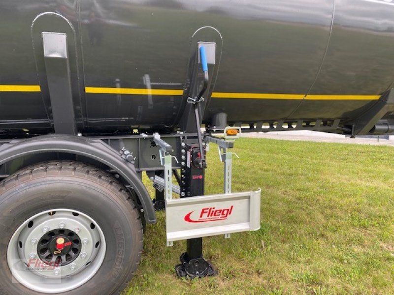 Zubringerfaß des Typs Fliegl STF 30000l Truck Line Alu, Neumaschine in Mühldorf (Bild 10)