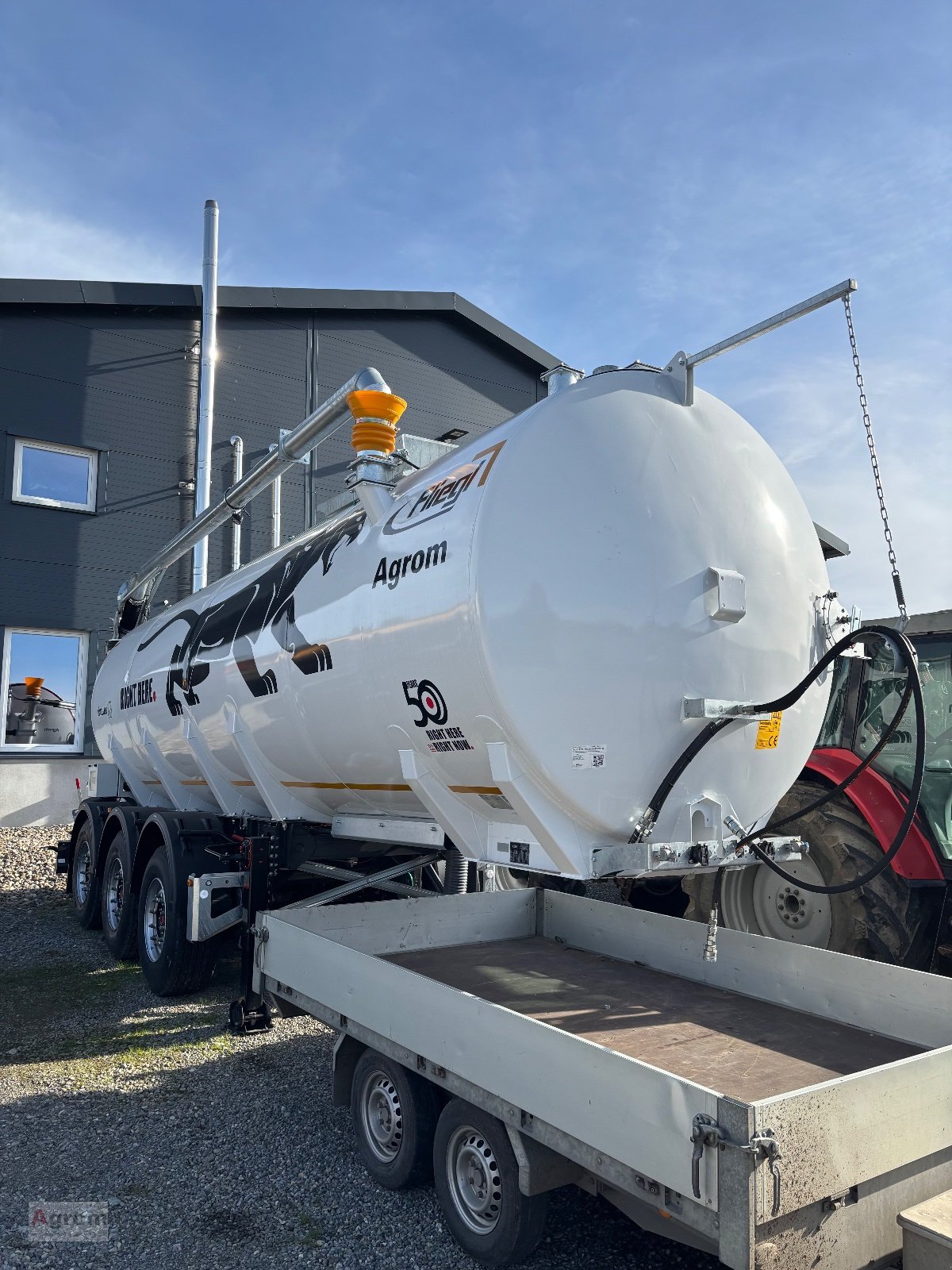 Zubringerfaß of the type Fliegl STF30000, Neumaschine in Riedhausen (Picture 2)