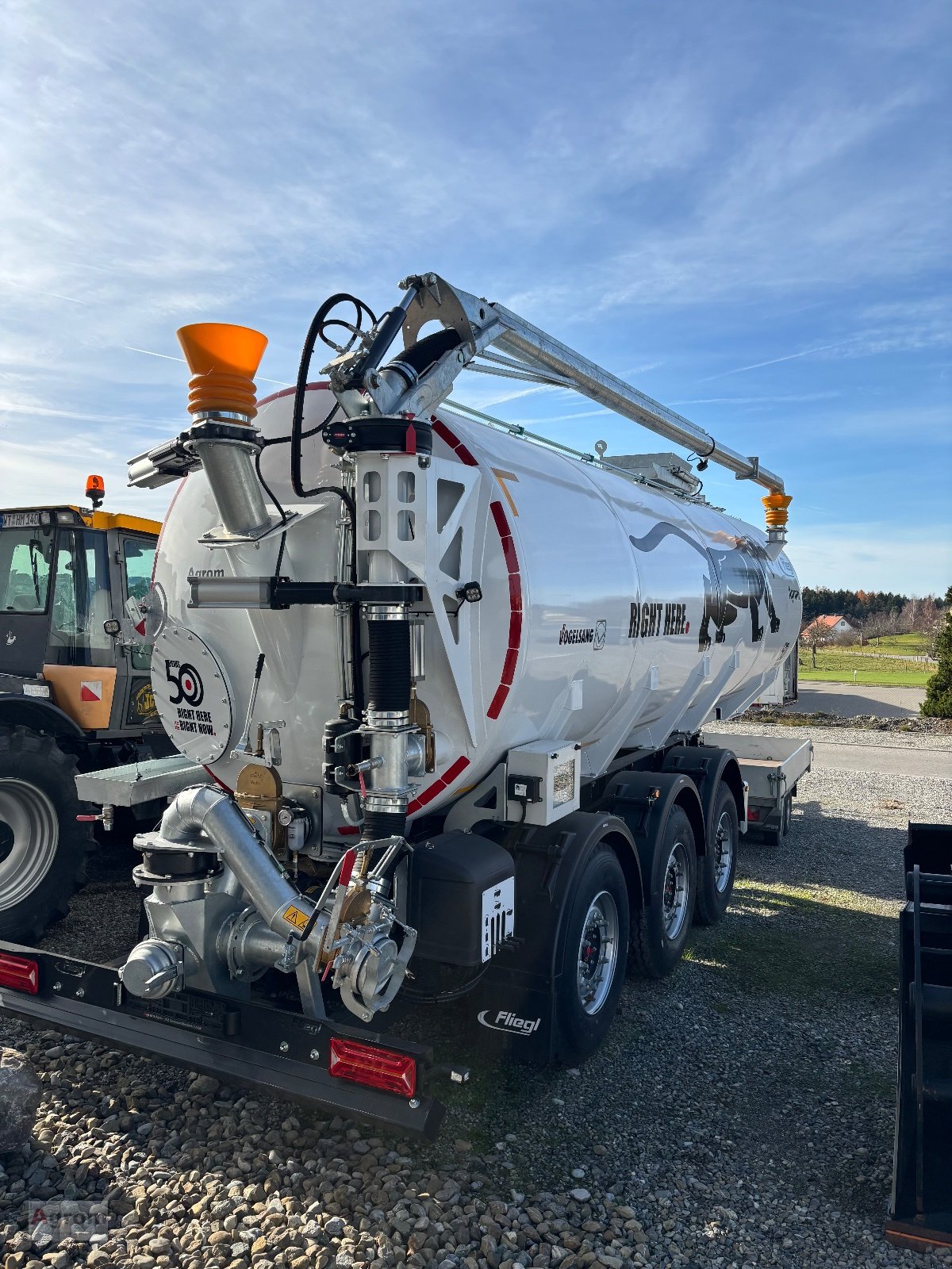 Zubringerfaß of the type Fliegl STF30000, Neumaschine in Riedhausen (Picture 4)