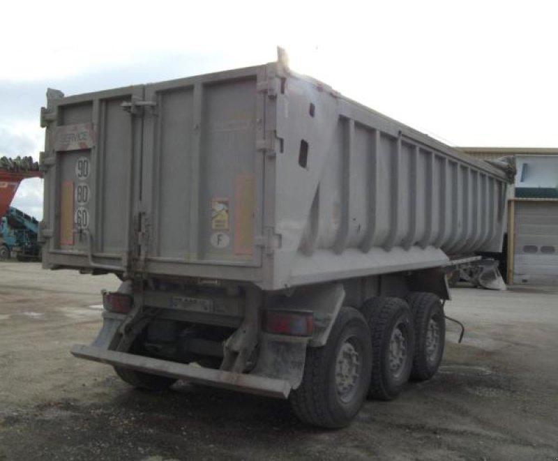 Zubringerfaß des Typs Fruehauf BÂCHE manuelle, Gebrauchtmaschine in Bourron Marlotte (Bild 3)