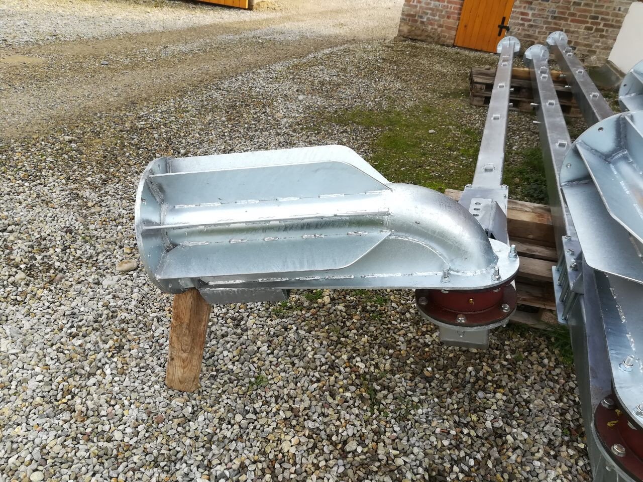 Zubringerfaß des Typs Hofer !! Überladerohr !! Überladegalgen Güllezubringer Zubringer Güllefass Zubringerfaß Pumpfass, Neumaschine in Bad Birnbach (Bild 4)