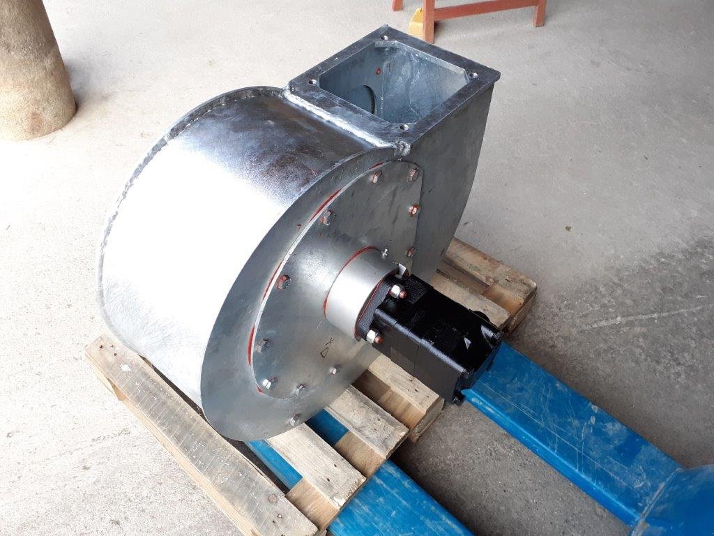 Zubringerfaß des Typs Hofer !! Überladerohr !! Überladegalgen Güllezubringer Zubringer Güllefass Zubringerfaß Pumpfass, Neumaschine in Bad Birnbach (Bild 8)