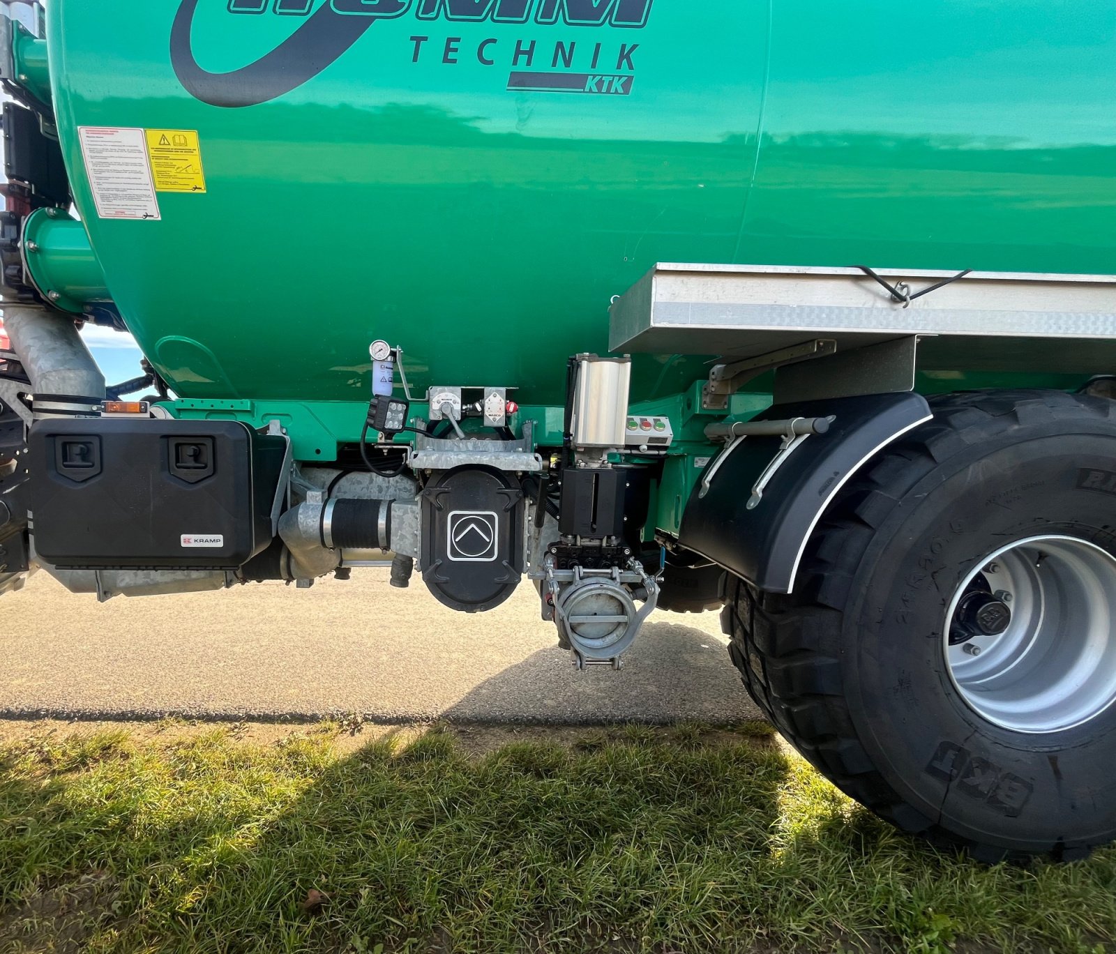 Zubringerfaß des Typs KUMM Technik KTK 30 Tridem 2024 Zubringer Transportfass Güllefass (Wienhoff Kotte Samson Briri Stapel Annaburger), Gebrauchtmaschine in Pegau (Bild 3)