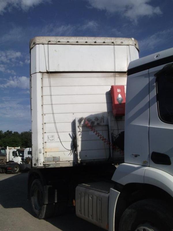 Zubringerfaß Türe ait Schmitz 3 essieux, Gebrauchtmaschine içinde Bourron Marlotte (resim 5)