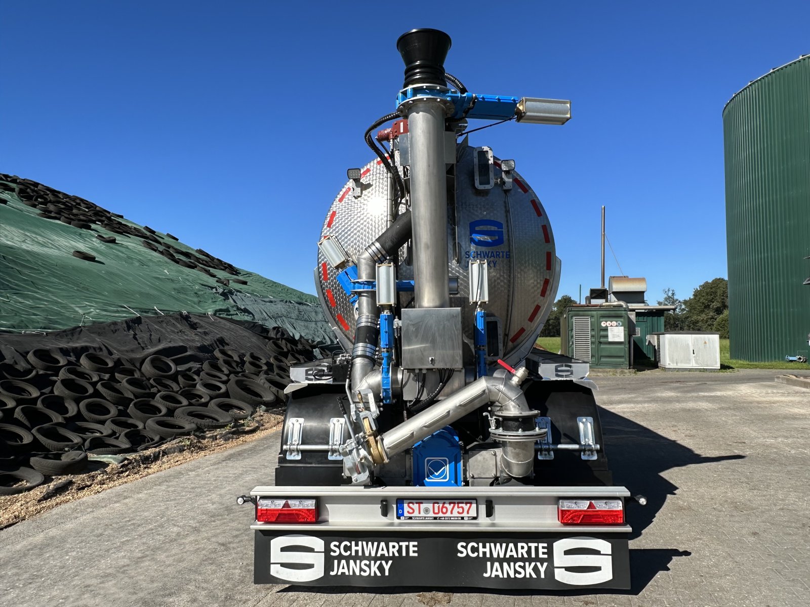 Zubringerfaß του τύπου Schwarte Jansky 2-Achs-Tank-Sattelauflieger mit Überladearm, Neumaschine σε Emsdetten (Φωτογραφία 3)