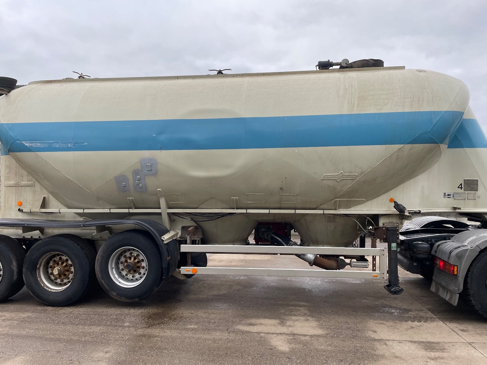 Zubringerfaß типа Schwing 3200, Gebrauchtmaschine в Lauchhammer (Фотография 4)