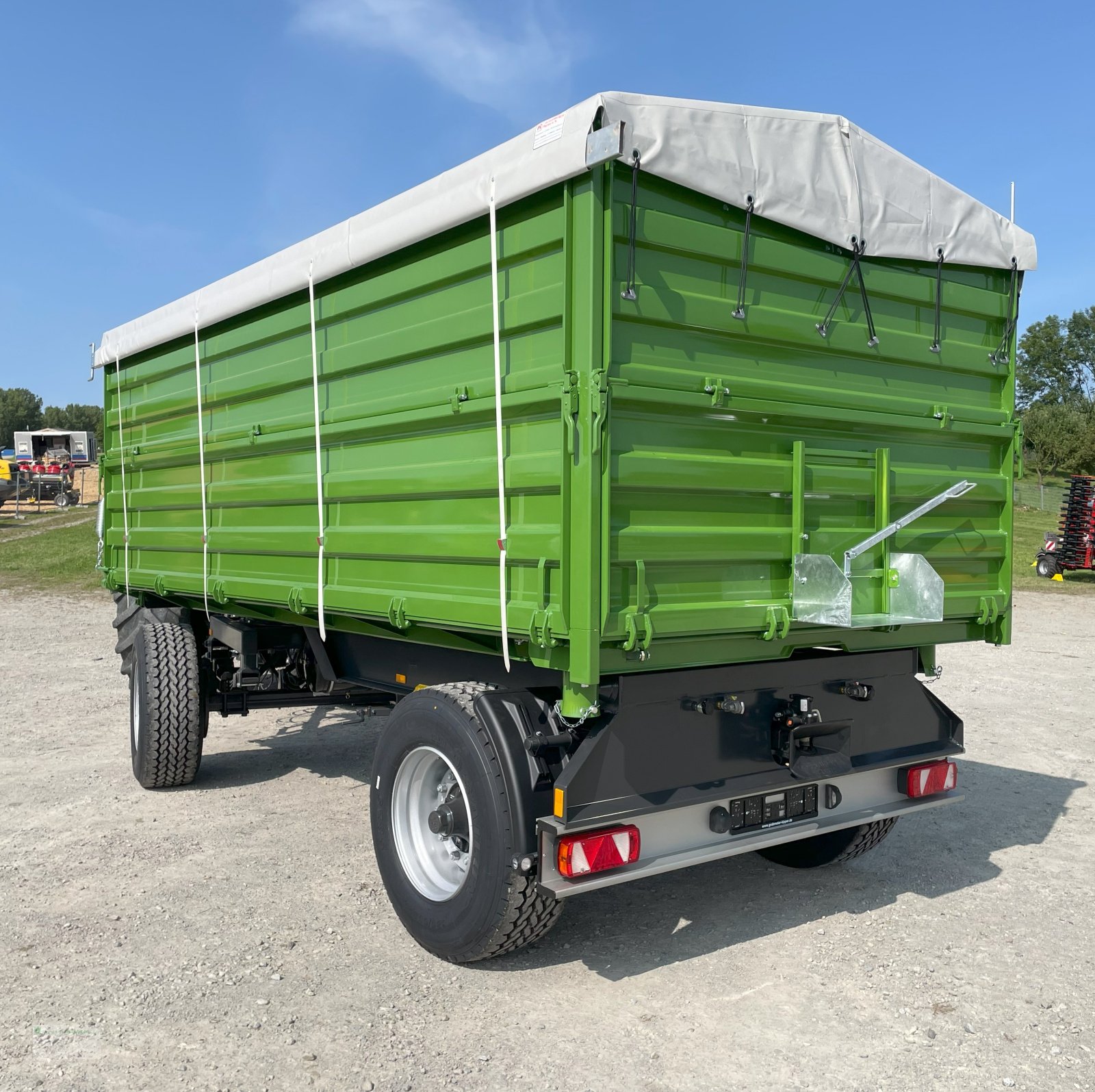 Zweiachskipper des Typs Grabmeier 18 t Zweiachs- Dreseitenkipper, Neumaschine in Reisbach (Bild 10)