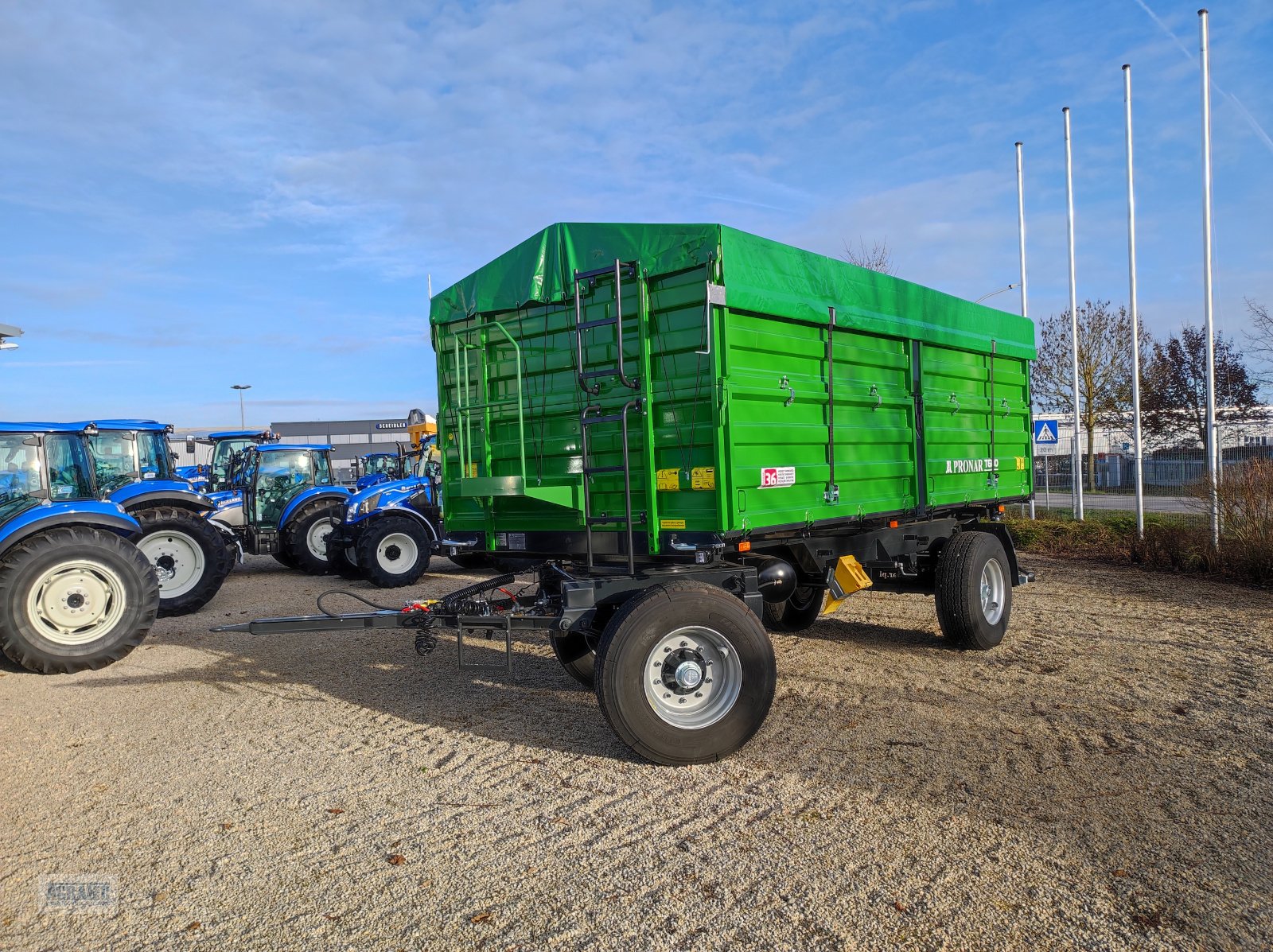Zweiachskipper des Typs PRONAR T 680 MR, Neumaschine in Salching bei Straubing (Bild 1)