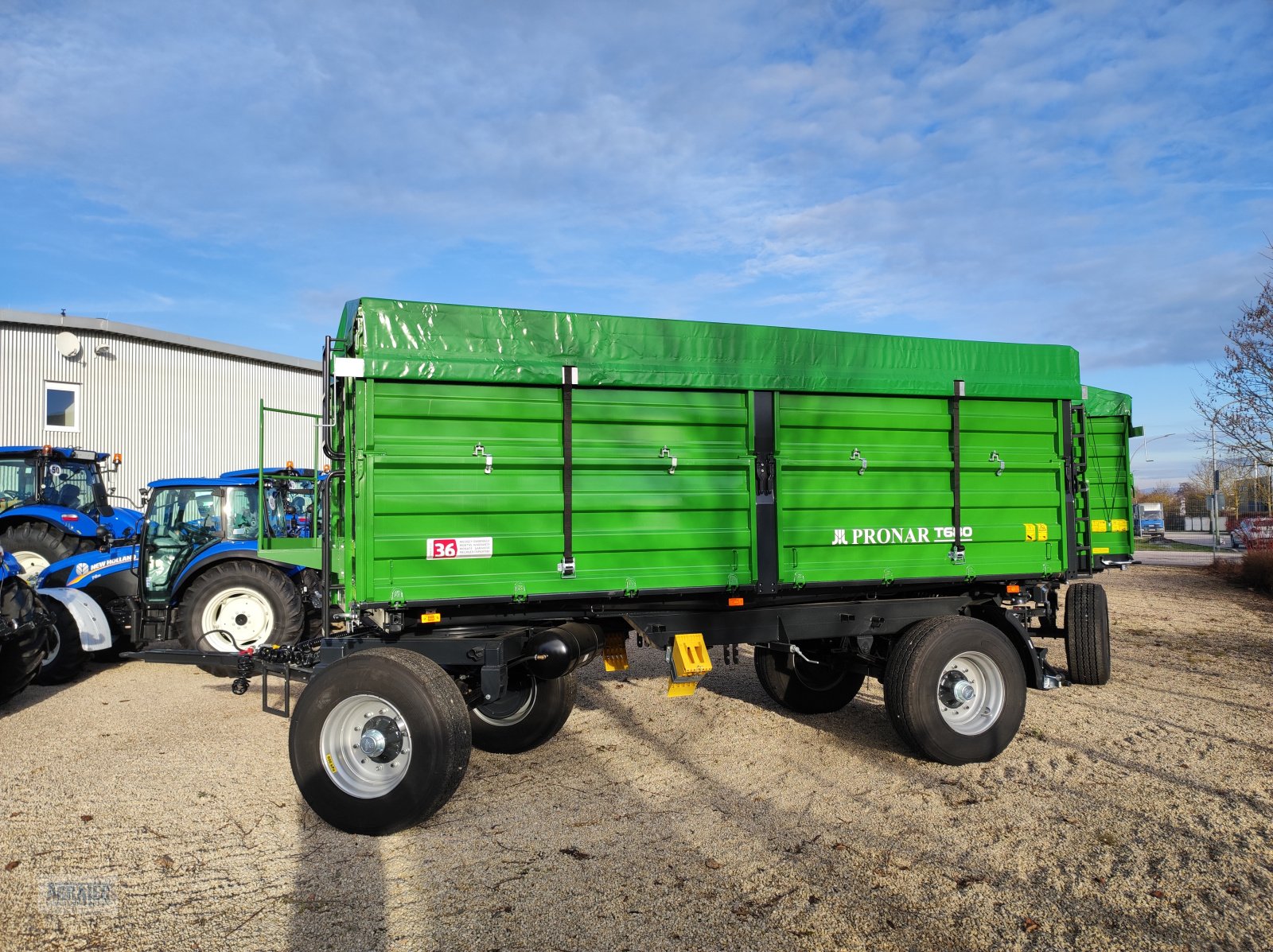 Zweiachskipper des Typs PRONAR T 680 MR, Neumaschine in Salching bei Straubing (Bild 3)