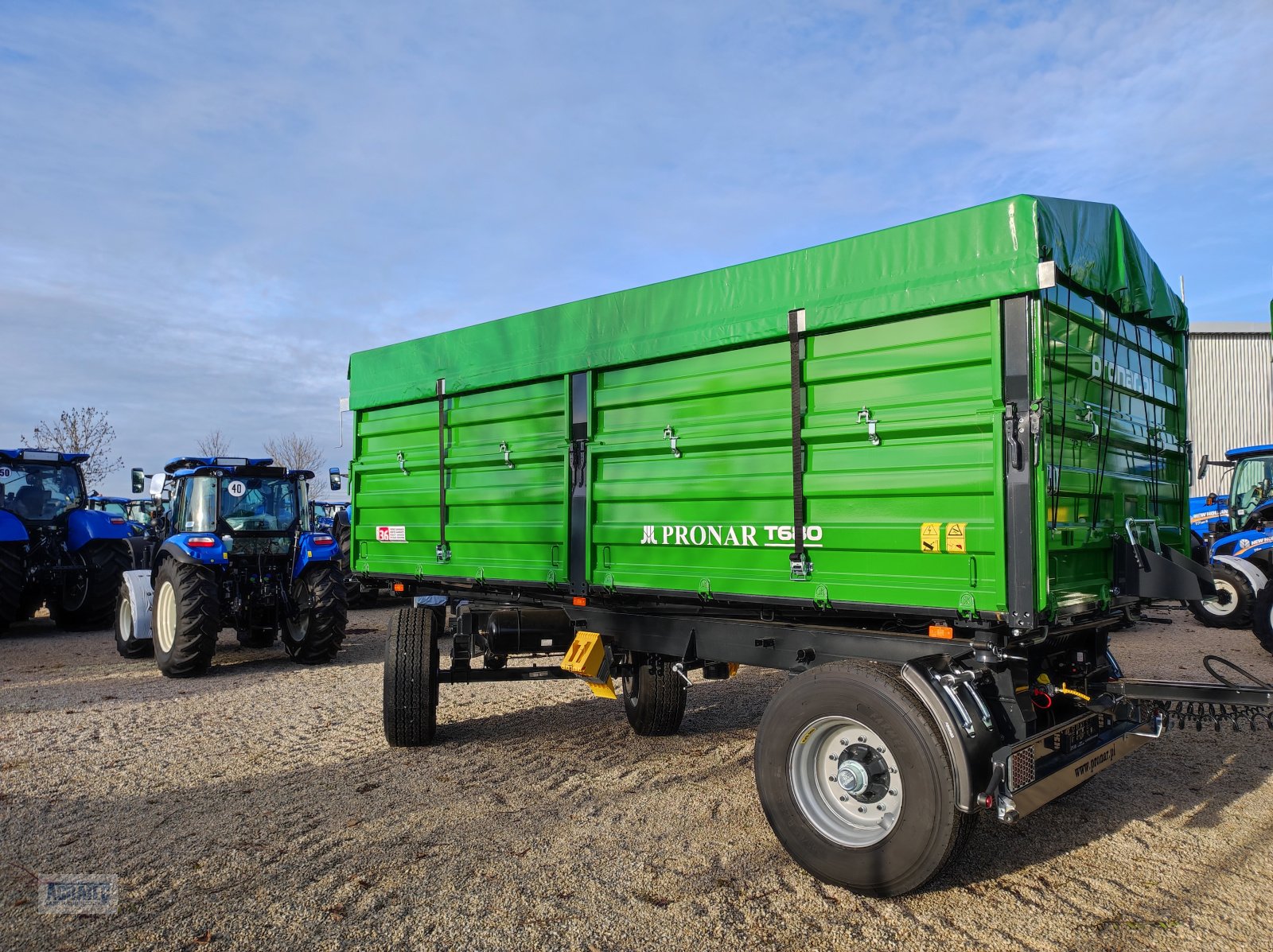 Zweiachskipper des Typs PRONAR T 680 MR, Neumaschine in Salching bei Straubing (Bild 4)