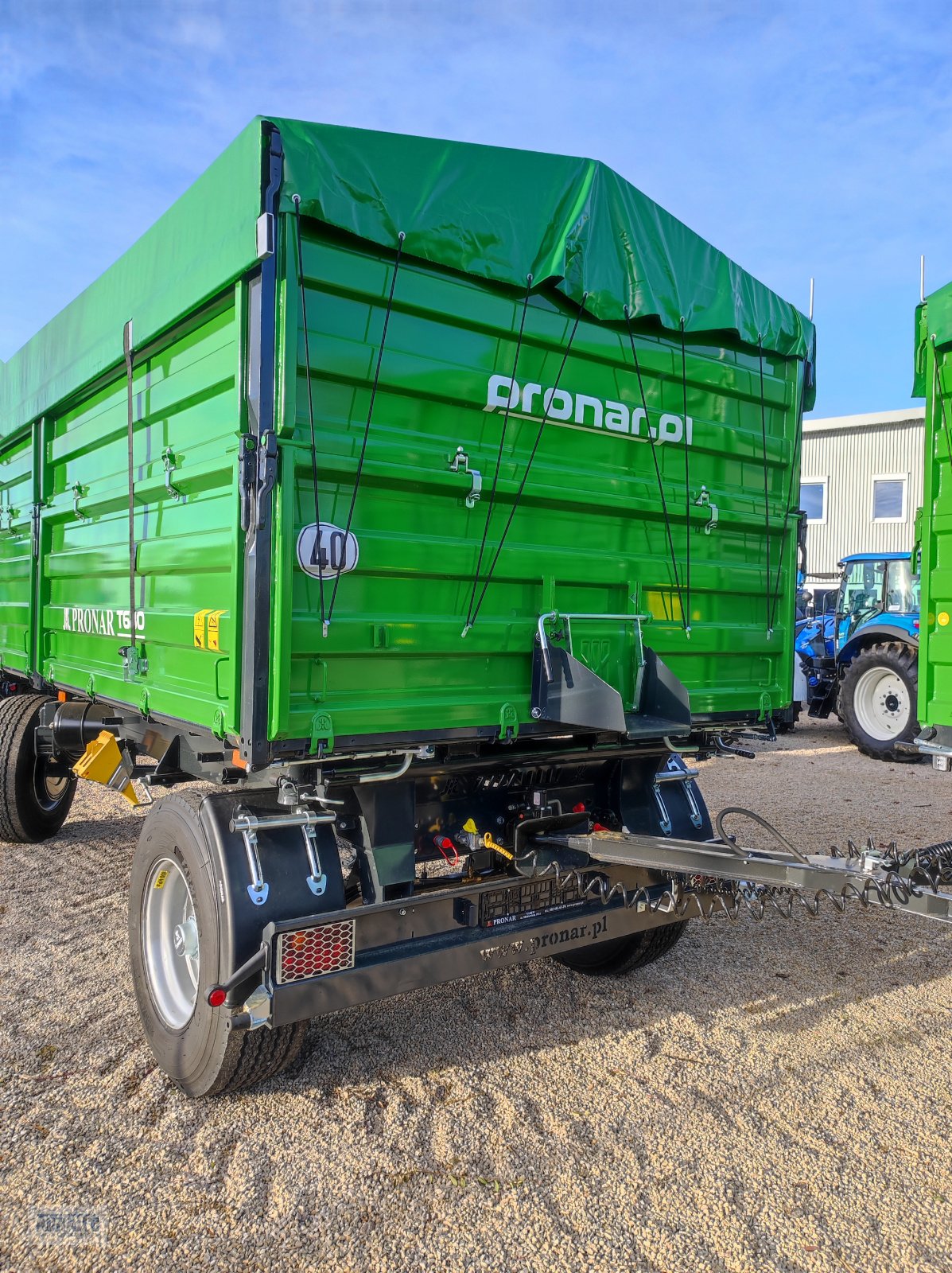 Zweiachskipper des Typs PRONAR T 680 MR, Neumaschine in Salching bei Straubing (Bild 5)