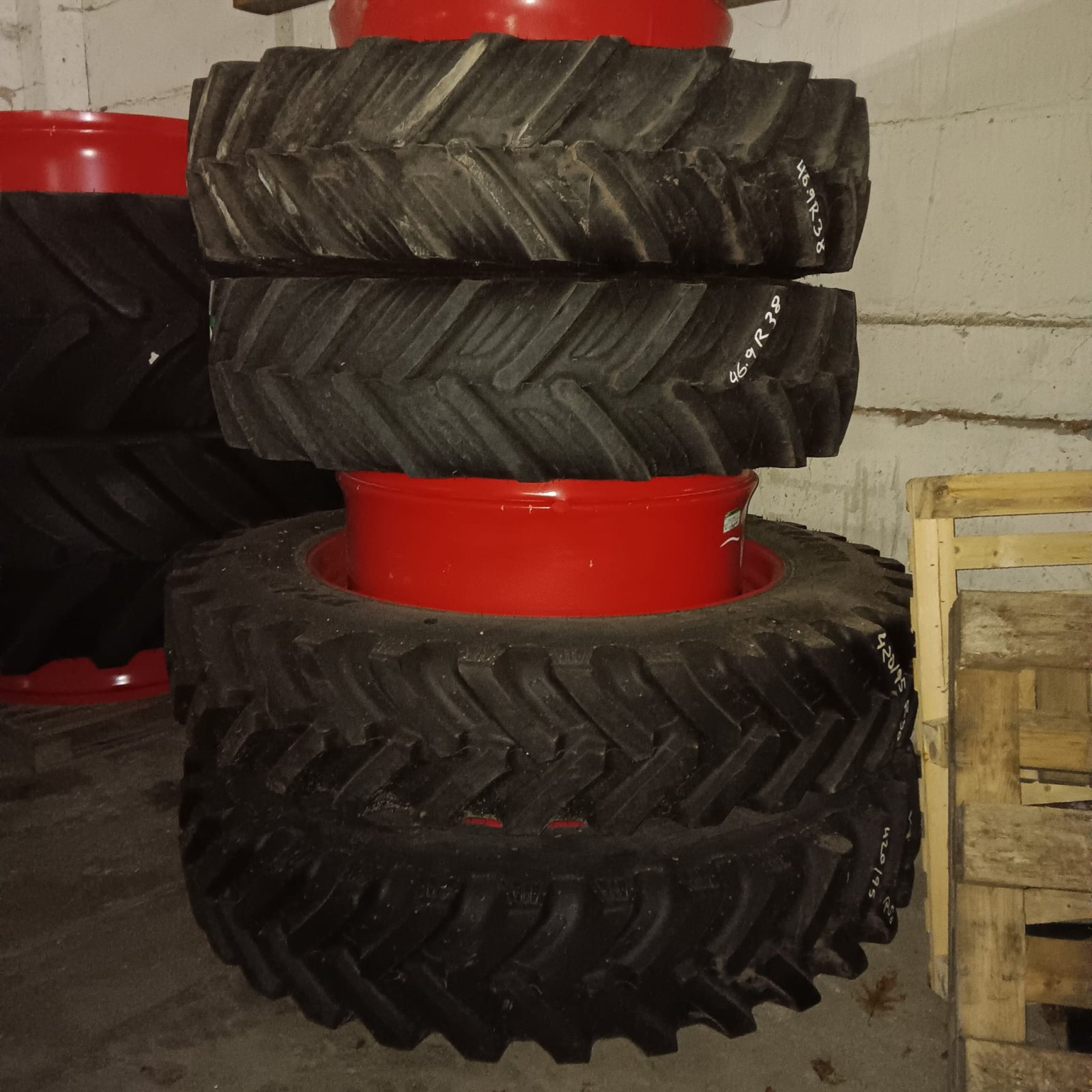 Zwillingsrad typu BKT 16.9 R38 + VF 420/95 R50, Gebrauchtmaschine v Kruckow (Obrázek 1)