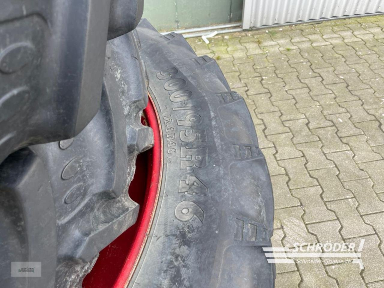Zwillingsrad des Typs BKT 300/95R46+320/85R32, Gebrauchtmaschine in Lastrup (Bild 7)