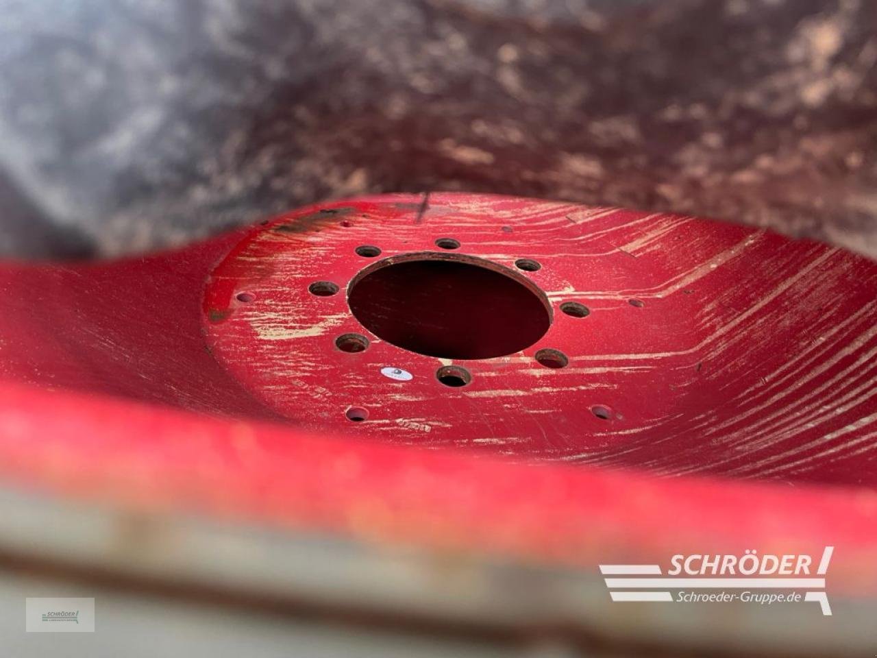 Zwillingsrad des Typs BKT 300/95R46+320/85R32, Gebrauchtmaschine in Lastrup (Bild 11)