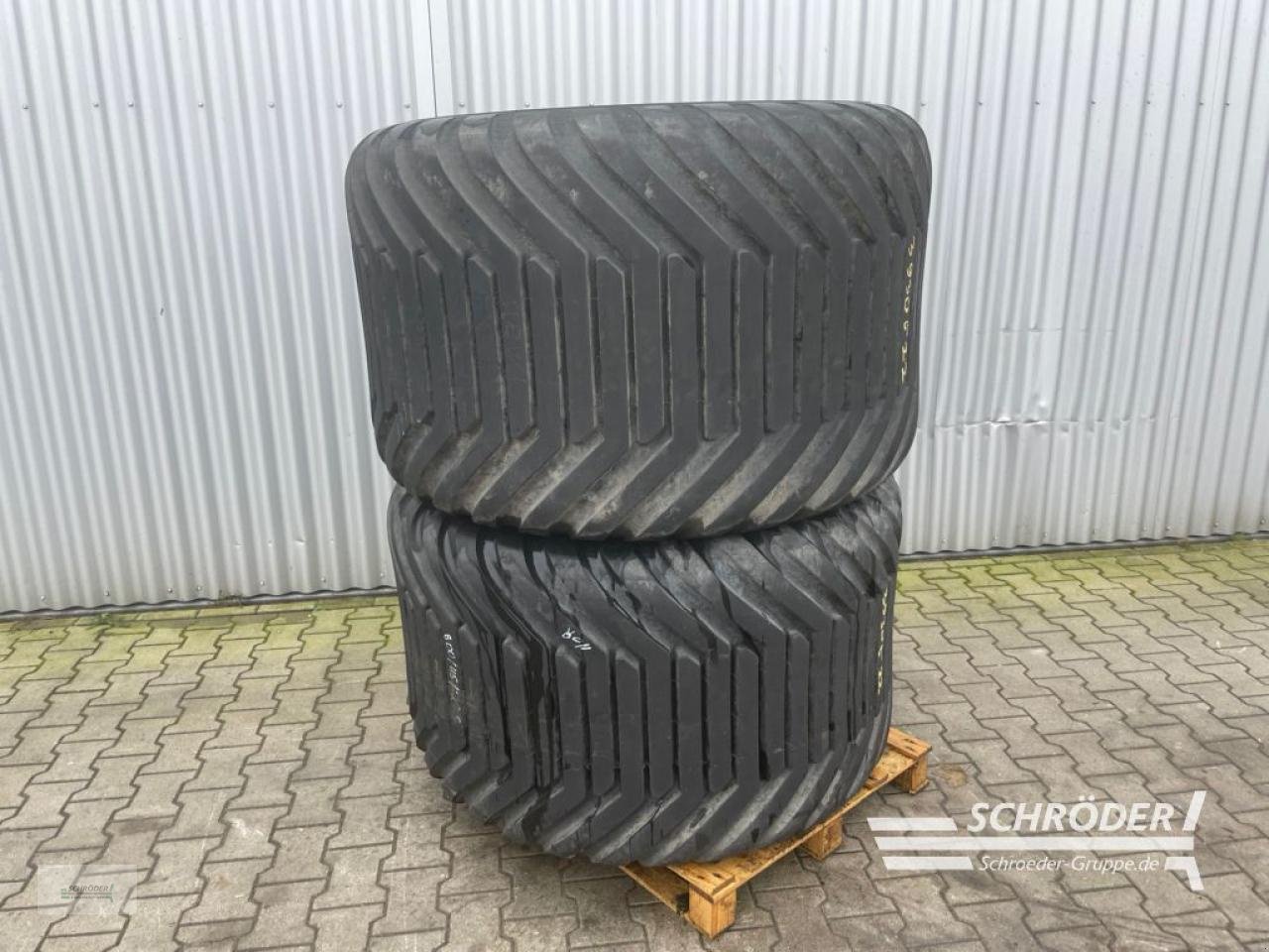 Zwillingsrad des Typs BKT 800/45 R26.5, Gebrauchtmaschine in Wildeshausen (Bild 1)