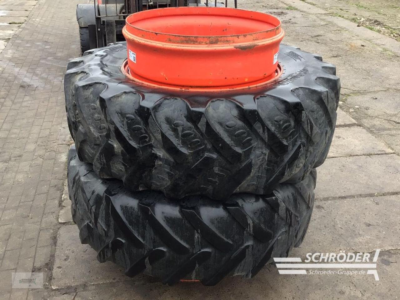Zwillingsrad del tipo BKT ZWILLINGSRÄDER 460/85 R34 + VERSCHLÜSSE, Gebrauchtmaschine In Penzlin (Immagine 4)