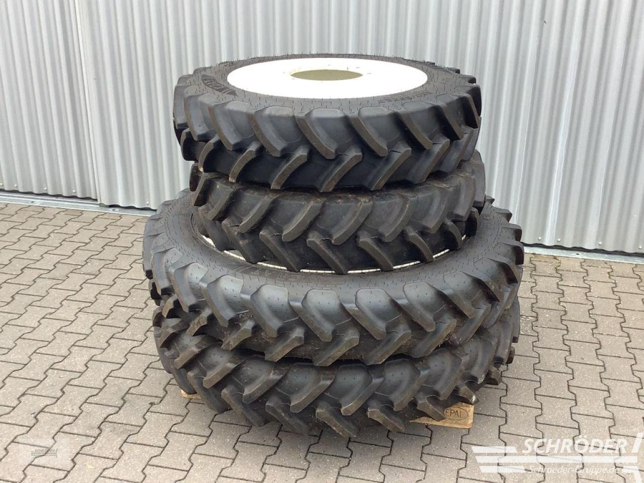 Zwillingsrad typu Ceat PFLEGERÄDER 280/85 R28 + 270/95 R42, Neumaschine v Schwarmstedt (Obrázek 1)