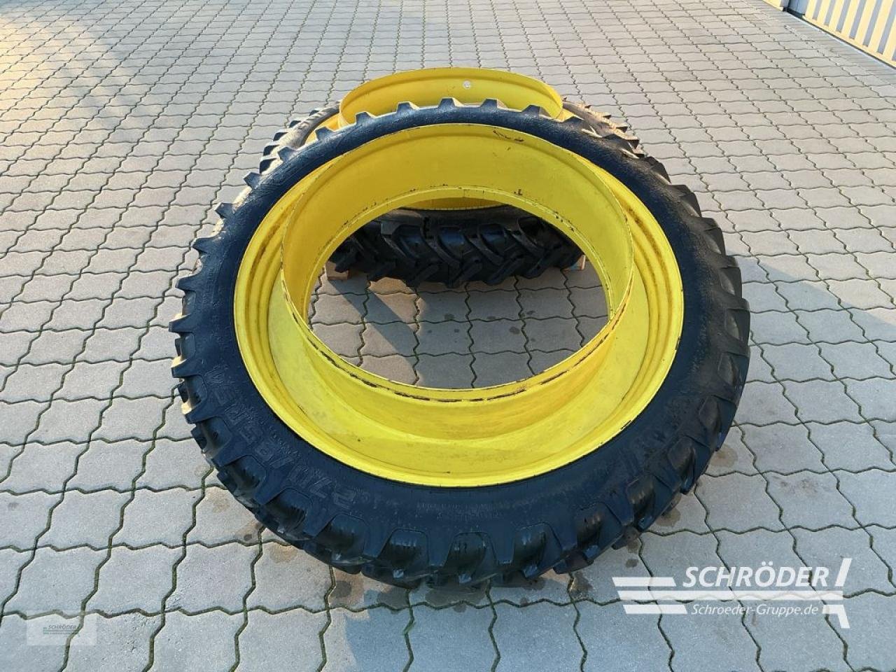 Zwillingsrad от тип Ceat ZWILLINGSRÄDER 270/95 R 54 + VERSCHLÜSSE, Gebrauchtmaschine в Hemmoor (Снимка 2)