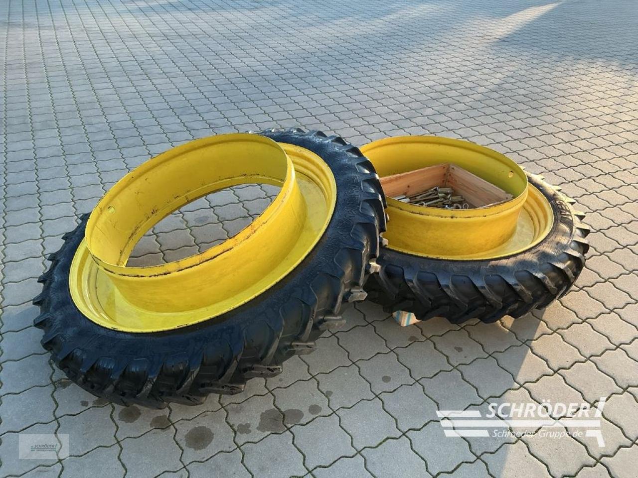 Zwillingsrad от тип Ceat ZWILLINGSRÄDER 270/95 R 54 + VERSCHLÜSSE, Gebrauchtmaschine в Hemmoor (Снимка 3)