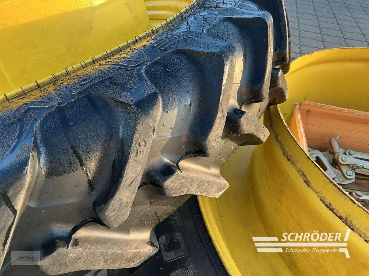 Zwillingsrad от тип Ceat ZWILLINGSRÄDER 270/95 R 54 + VERSCHLÜSSE, Gebrauchtmaschine в Hemmoor (Снимка 6)