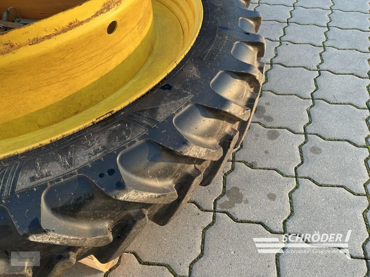 Zwillingsrad от тип Ceat ZWILLINGSRÄDER 270/95 R 54 + VERSCHLÜSSE, Gebrauchtmaschine в Hemmoor (Снимка 7)