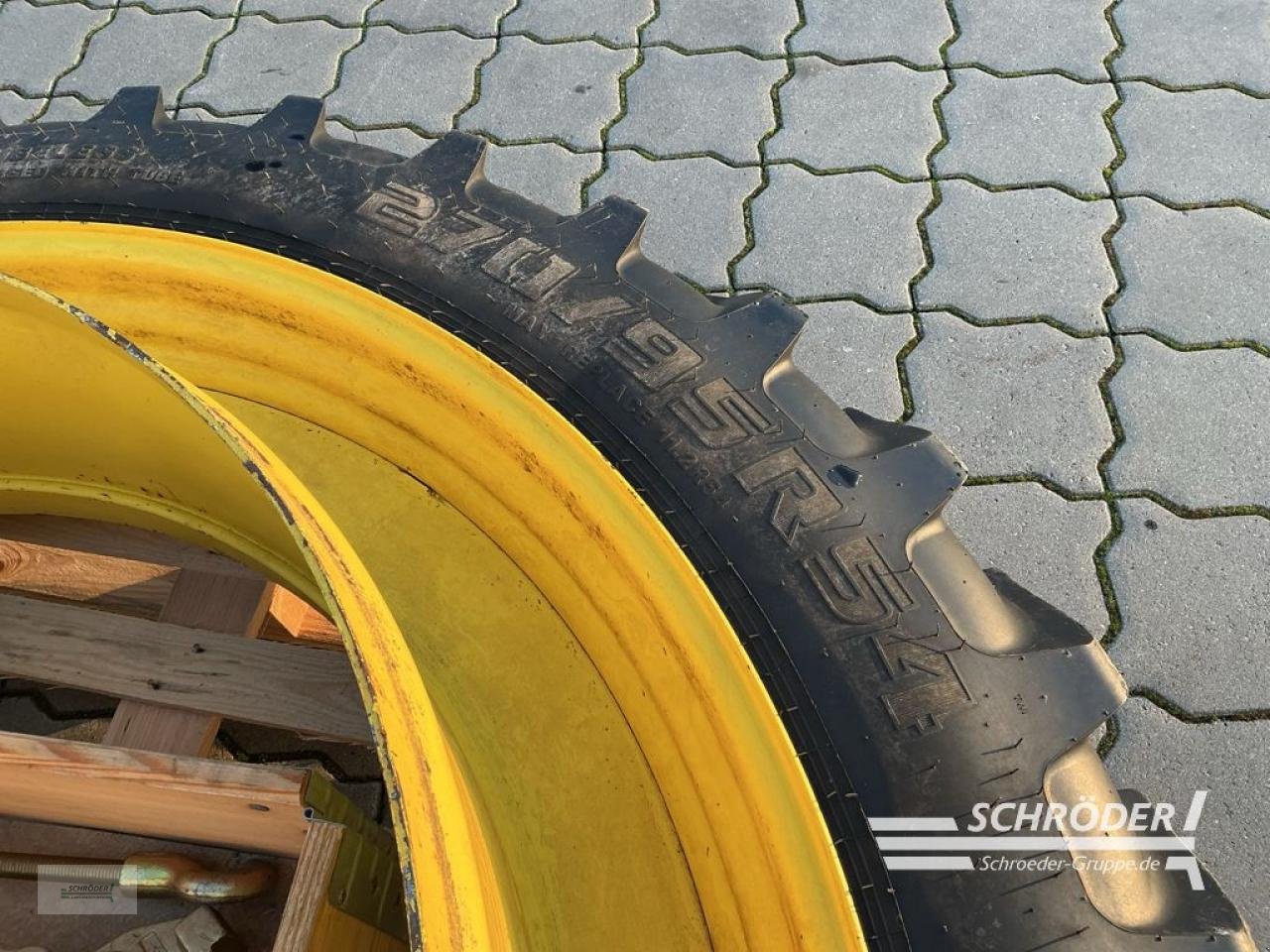 Zwillingsrad от тип Ceat ZWILLINGSRÄDER 270/95 R 54 + VERSCHLÜSSE, Gebrauchtmaschine в Hemmoor (Снимка 8)