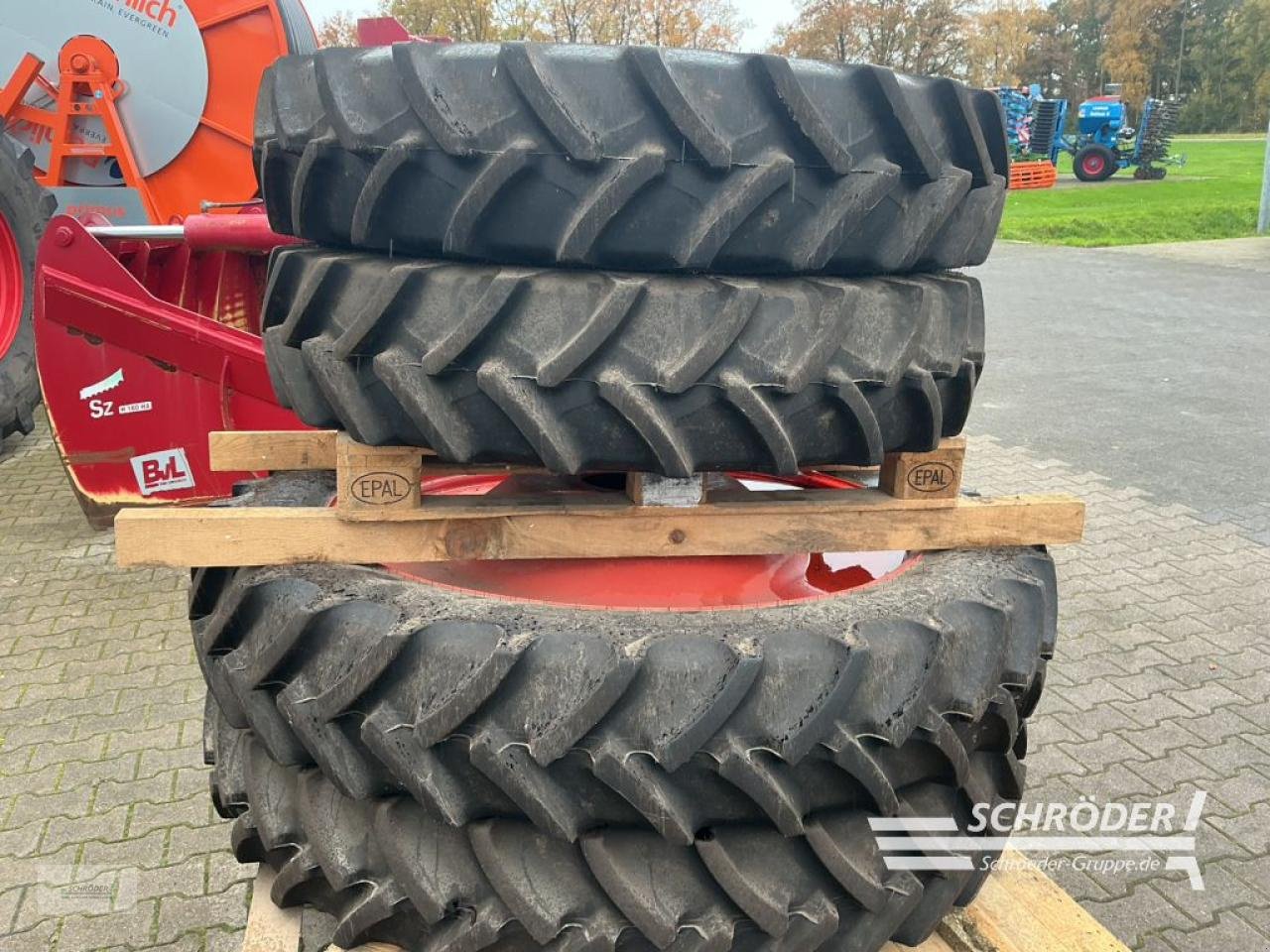 Zwillingsrad типа CLAAS PFLEGEBEREIFUNG 320/85 R36 / 320/85 R50, Gebrauchtmaschine в Lastrup (Фотография 4)