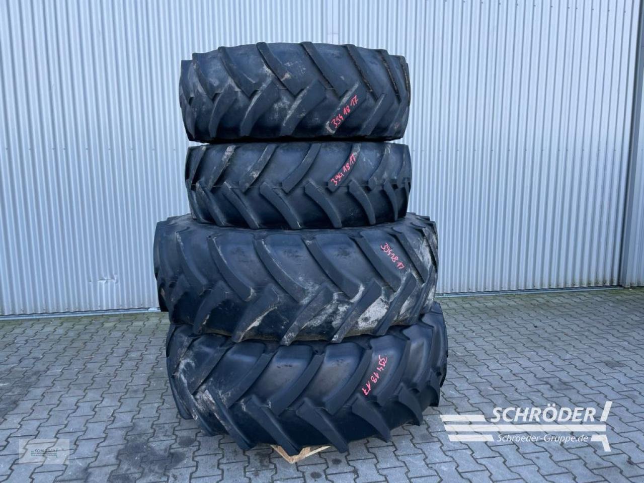 Zwillingsrad des Typs Continental 420/85 R28 + 520/85 R42, Gebrauchtmaschine in Wildeshausen (Bild 1)