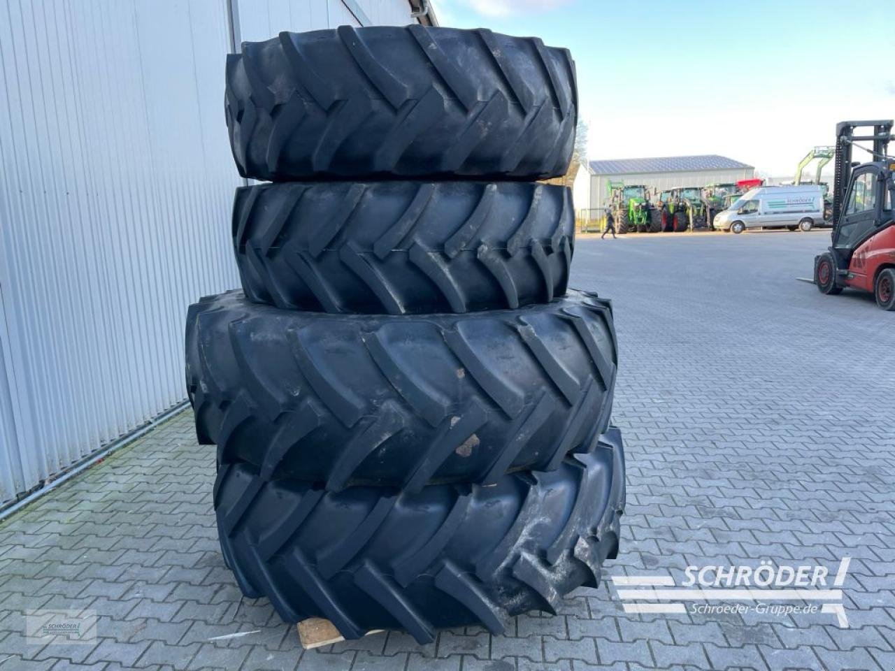 Zwillingsrad des Typs Continental 420/85 R28 + 520/85 R42, Gebrauchtmaschine in Wildeshausen (Bild 2)