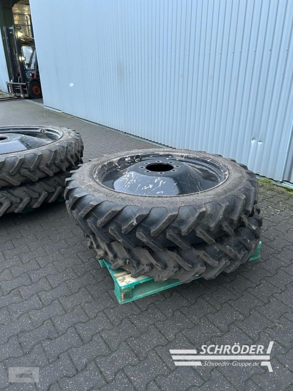 Zwillingsrad Türe ait Fendt 2X 270/95 R38 / 2X 270/95 R 54 CEAT, Gebrauchtmaschine içinde Schwarmstedt (resim 2)