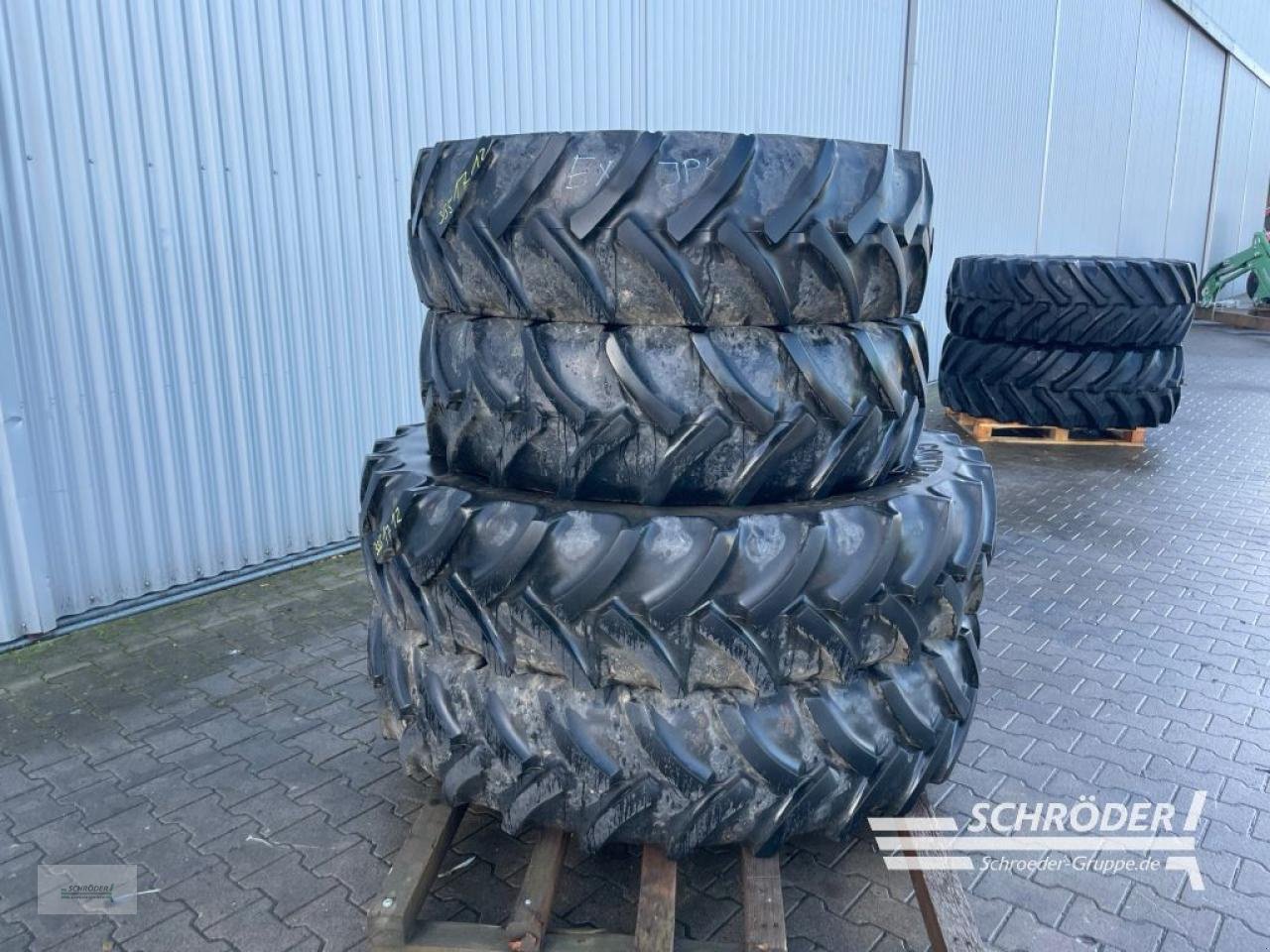 Zwillingsrad des Typs Fendt 380/85 R30 + 380/90 R46 KOMPLETTRÄDER, Gebrauchtmaschine in Wildeshausen (Bild 2)