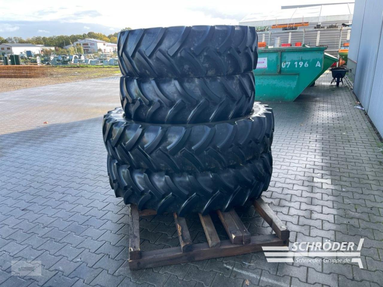 Zwillingsrad des Typs Fendt 380/85 R30 + 380/90 R46 KOMPLETTRÄDER, Gebrauchtmaschine in Wildeshausen (Bild 4)