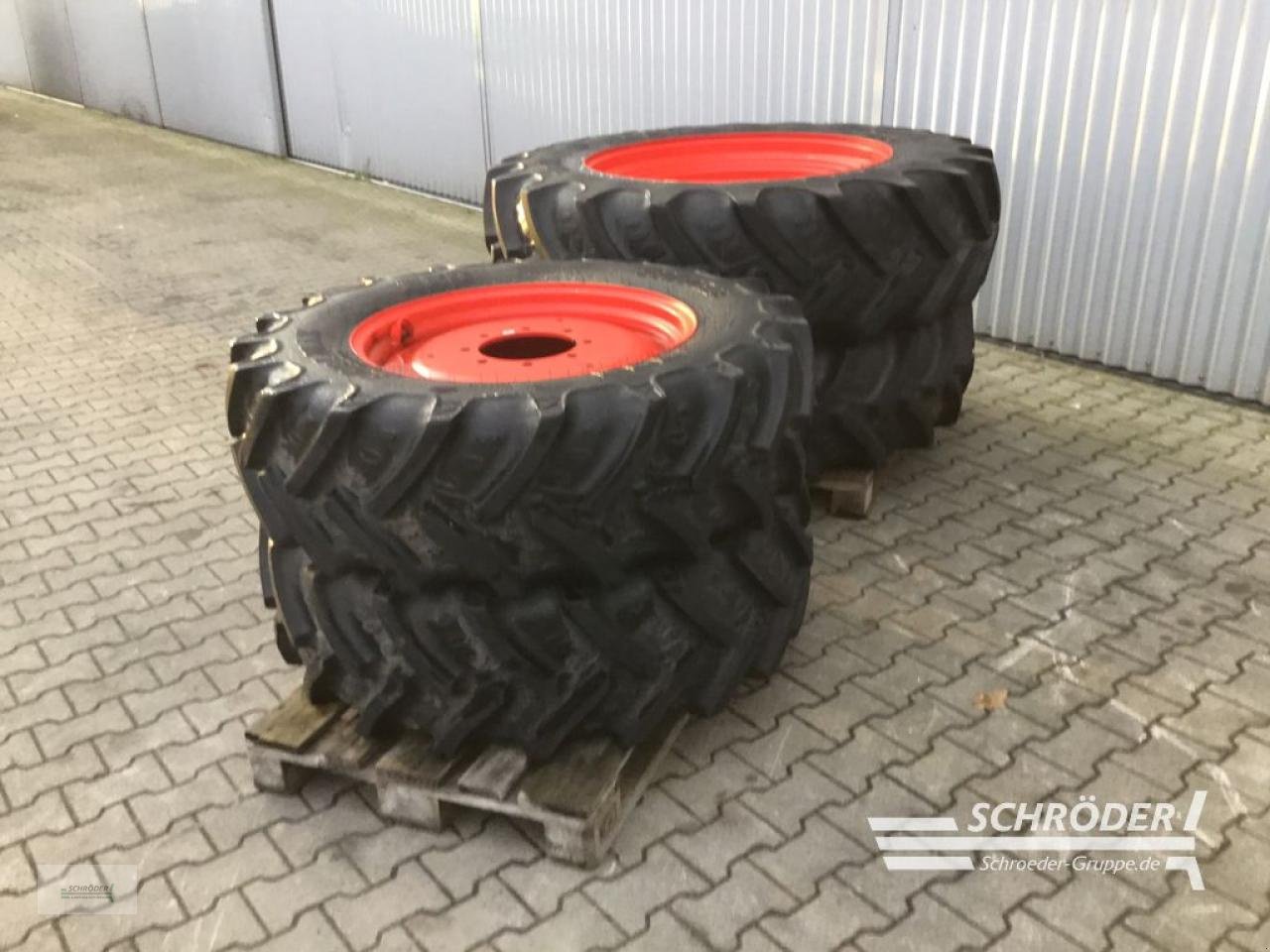 Zwillingsrad типа Fendt KOMPLETTRÄDER 380/70R28 + 420/85R38 BKT, Gebrauchtmaschine в Wildeshausen (Фотография 5)