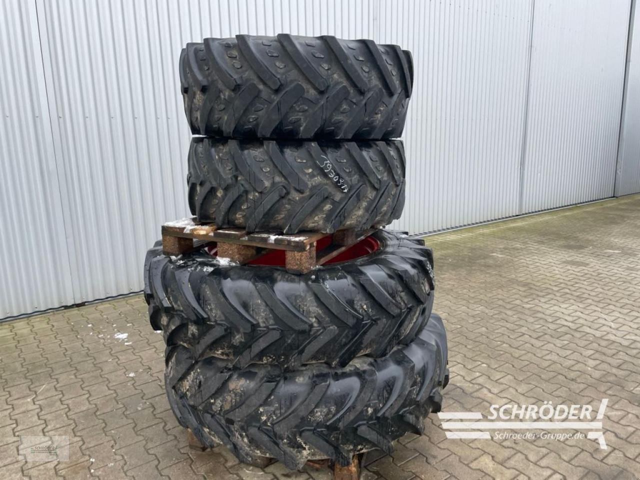 Zwillingsrad typu Fendt KOMPLETTRÄDER 420/70 R24 + 420/85 R38, Gebrauchtmaschine v Twistringen (Obrázek 2)