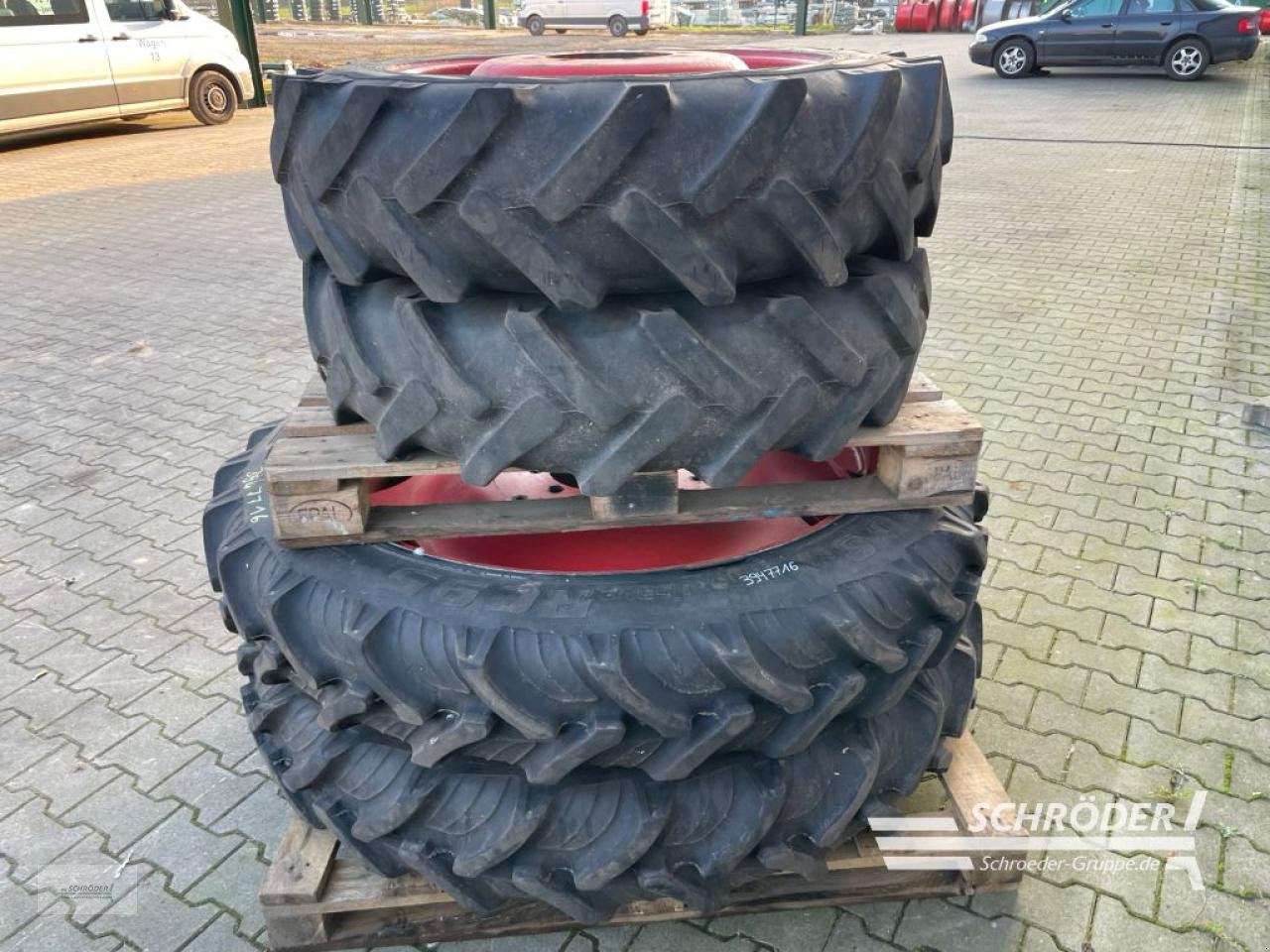 Zwillingsrad des Typs Fendt PFLEGEBEREIFUNG 270/95 R46 + 11.2 R28, Gebrauchtmaschine in Wildeshausen (Bild 4)