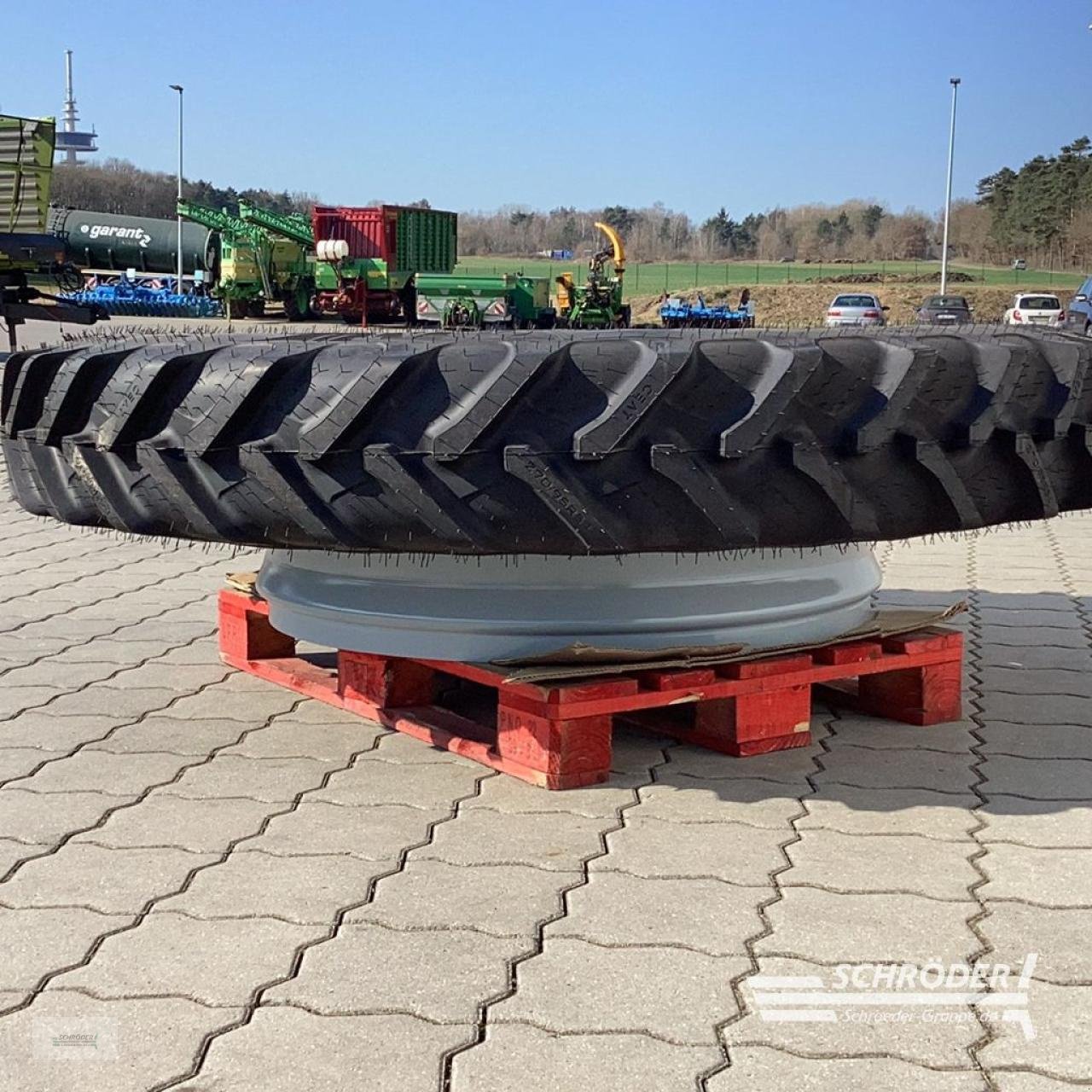 Zwillingsrad des Typs Grasdorf 270/95 R54, Neumaschine in Hemmoor (Bild 5)