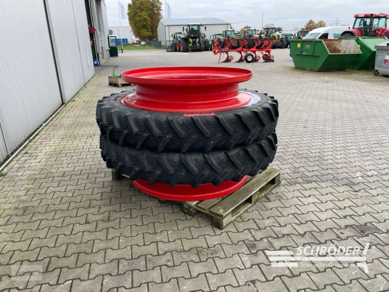 Zwillingsrad des Typs Kleber 300/90 R52 ZWILLINGE / Z.B. FENDT 700 S4, Neumaschine in Wildeshausen (Bild 2)