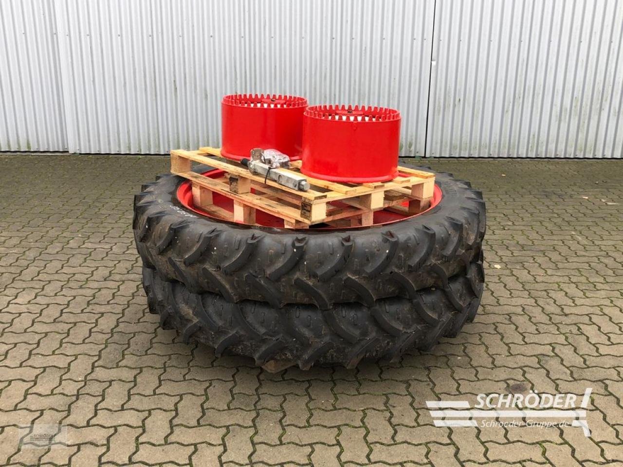 Zwillingsrad typu Kleber KLEBER ZWILLINGSBEREIFUNG 300/95 R52, Gebrauchtmaschine v Ahlerstedt (Obrázek 1)