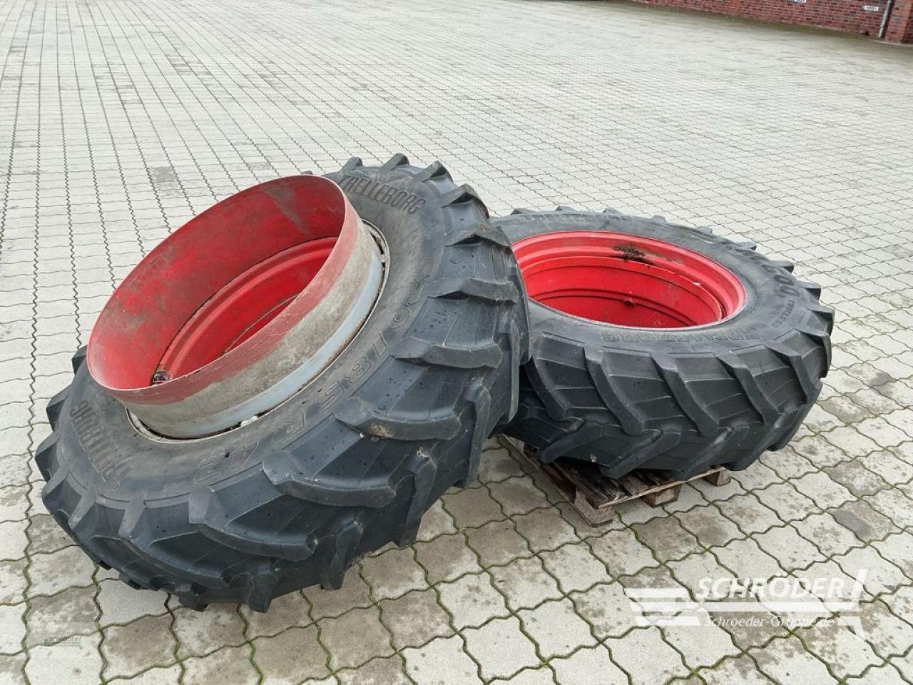 Zwillingsrad des Typs Kock & Sohn 520/85 R42 ZWILLINGSBEREIFUNG, Gebrauchtmaschine in Wildeshausen (Bild 1)
