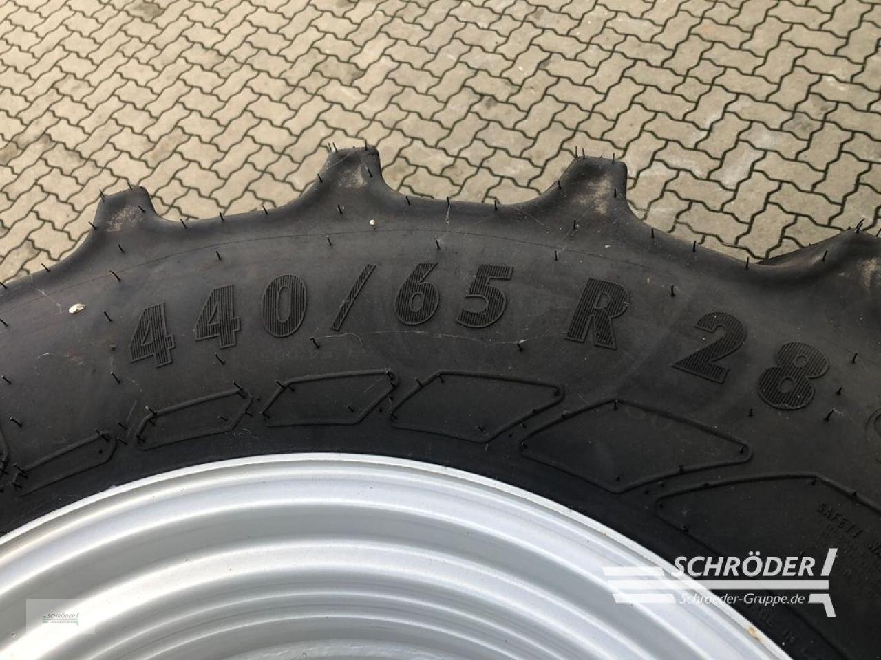 Zwillingsrad от тип Massey Ferguson 440/65 R28 + 540/65 R38 KOMPLETTRÄDER, Gebrauchtmaschine в Ahlerstedt (Снимка 5)