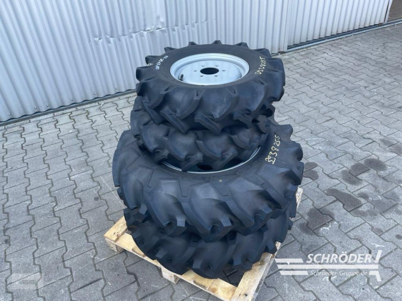 Zwillingsrad typu Massey Ferguson BRIDGESTONE 9.5-18 + 6.00-12, Gebrauchtmaschine v Wildeshausen (Obrázek 2)