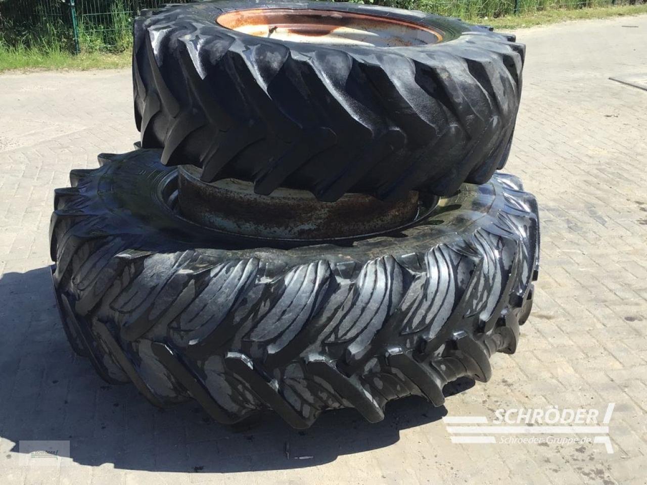 Zwillingsrad typu Massey Ferguson ZWILLINGSRÄDER 2X 16.9 R30 + 2X 20.8 R42, Gebrauchtmaschine v Penzlin (Obrázek 1)
