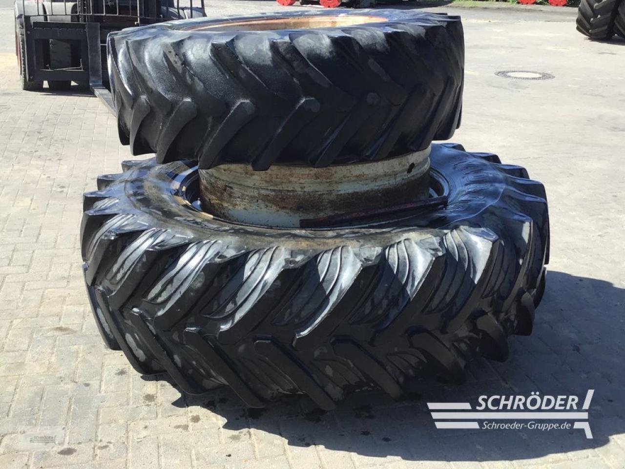 Zwillingsrad typu Massey Ferguson ZWILLINGSRÄDER 2X 16.9 R30 + 2X 20.8 R42, Gebrauchtmaschine v Penzlin (Obrázek 3)