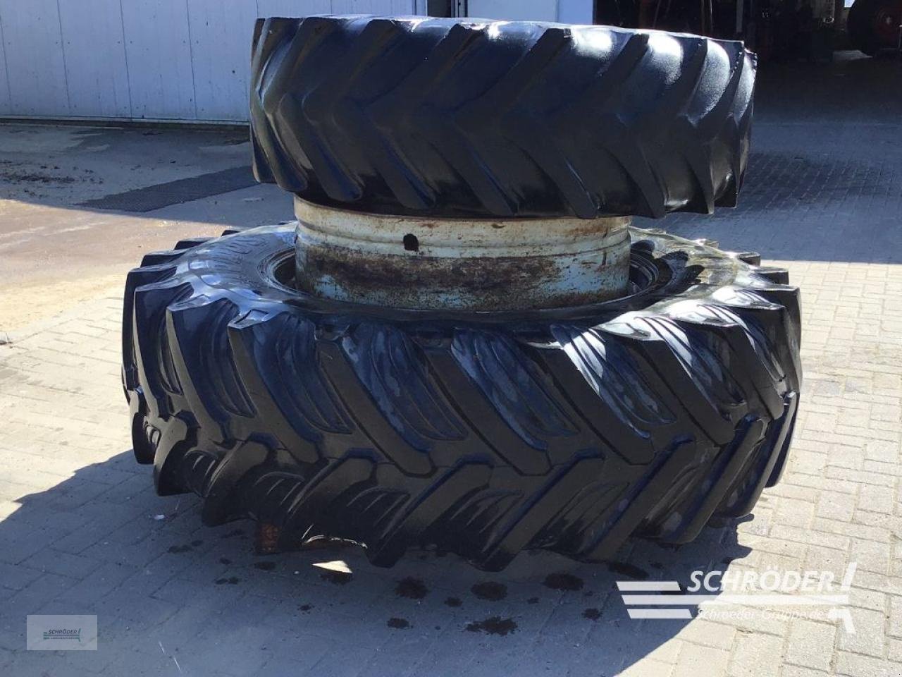 Zwillingsrad typu Massey Ferguson ZWILLINGSRÄDER 2X 16.9 R30 + 2X 20.8 R42, Gebrauchtmaschine v Penzlin (Obrázek 9)