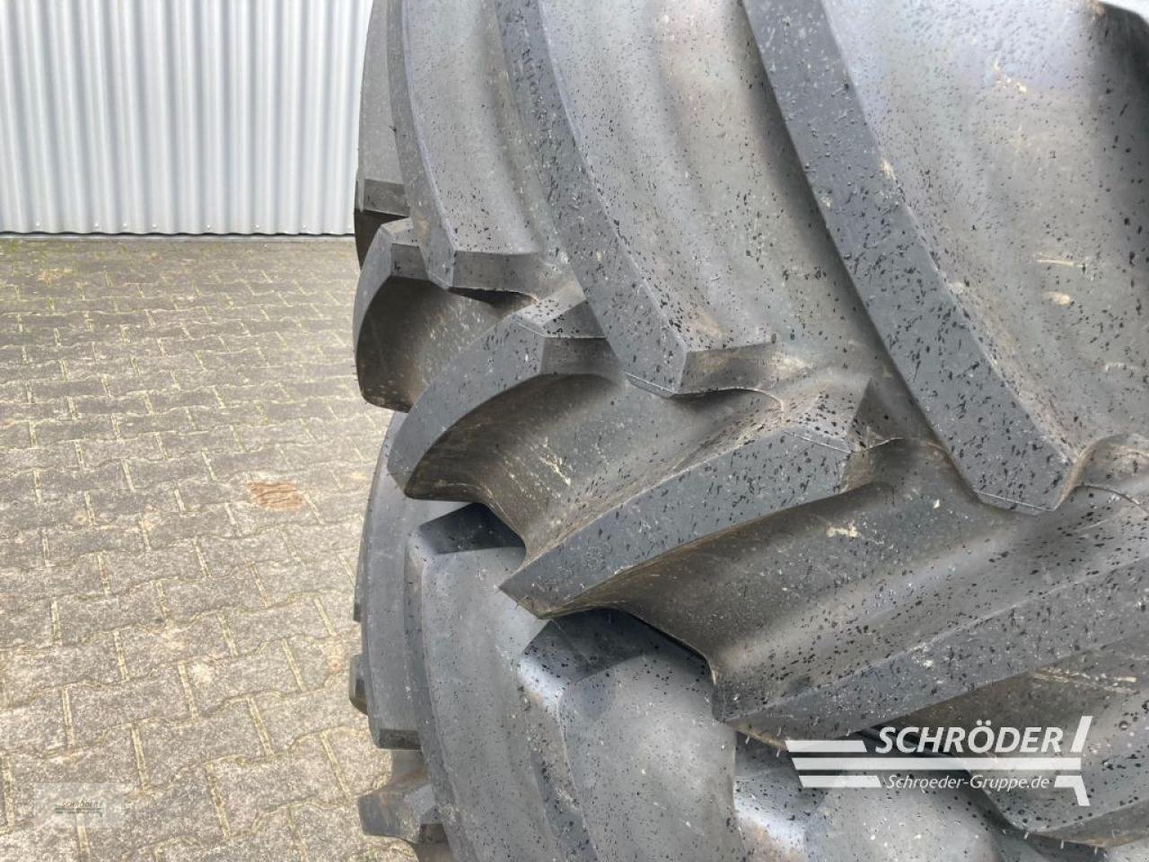 Zwillingsrad des Typs Michelin VF 600/70 R30, Neumaschine in Jerichow - Kleinmangelsdorf (Bild 2)
