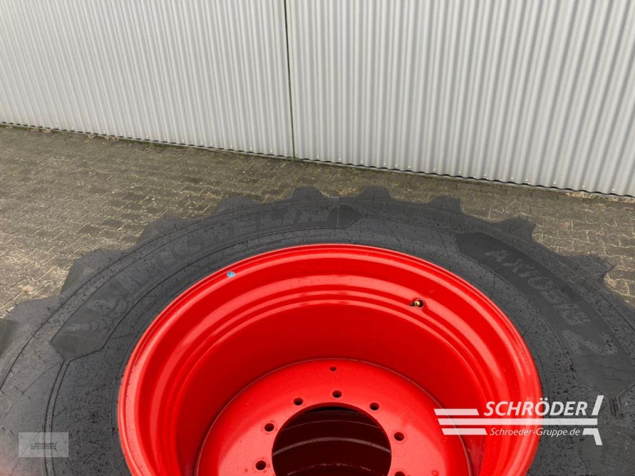 Zwillingsrad des Typs Michelin VF 600/70 R30, Neumaschine in Jerichow - Kleinmangelsdorf (Bild 5)