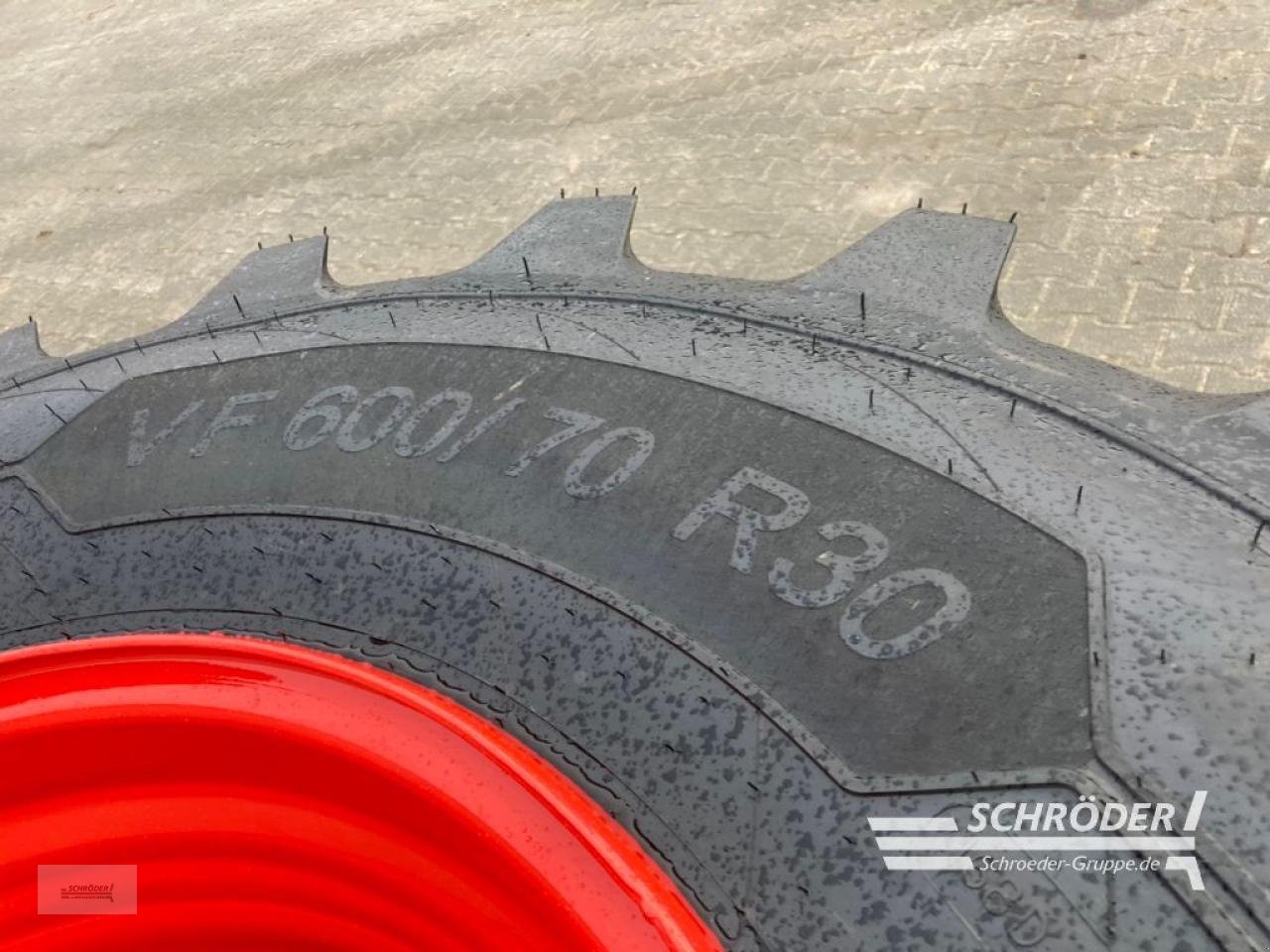 Zwillingsrad des Typs Michelin VF 600/70 R30, Neumaschine in Jerichow - Kleinmangelsdorf (Bild 7)