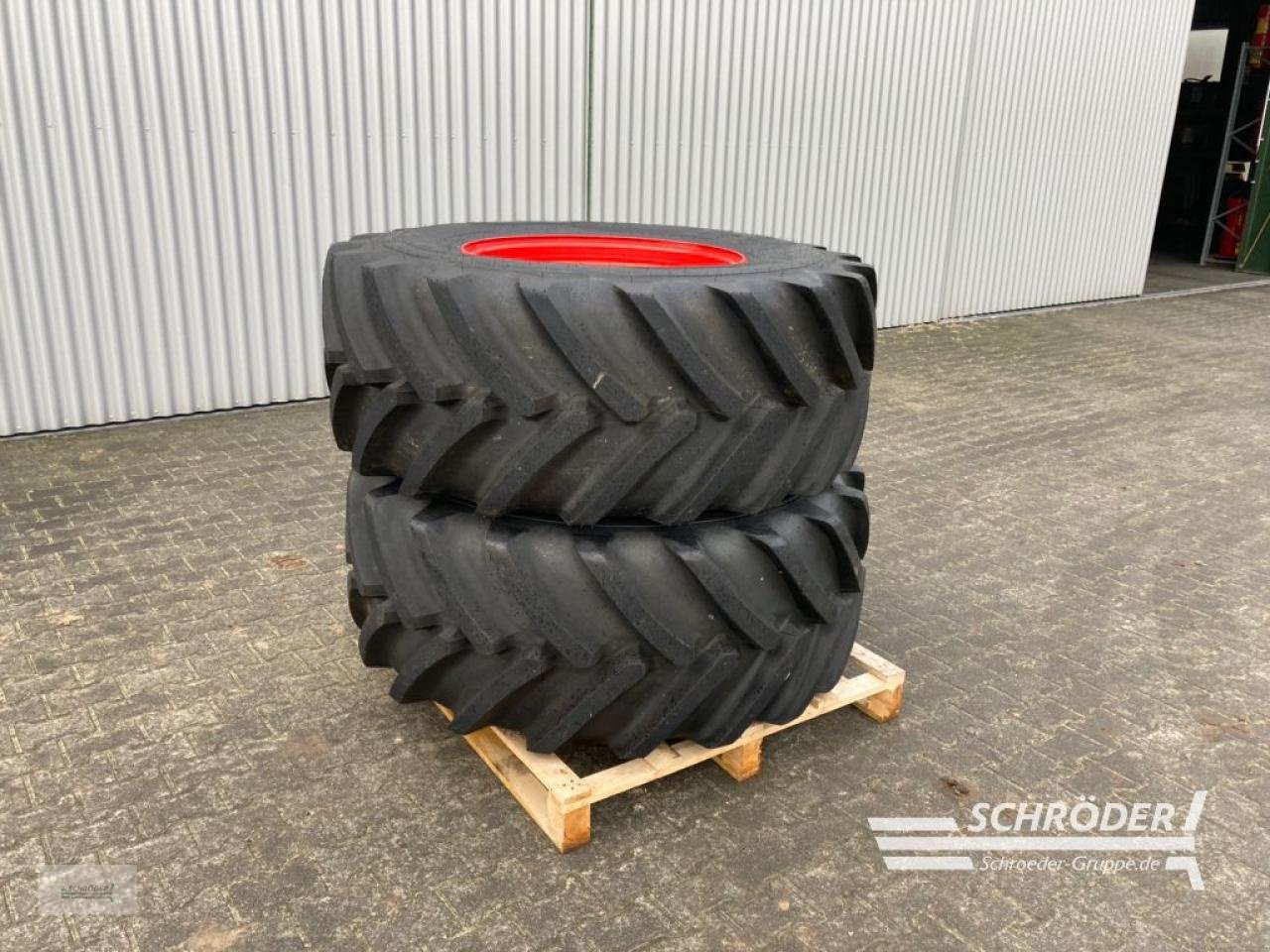 Zwillingsrad des Typs Michelin VF 600/70 R30, Neumaschine in Jerichow - Kleinmangelsdorf (Bild 8)