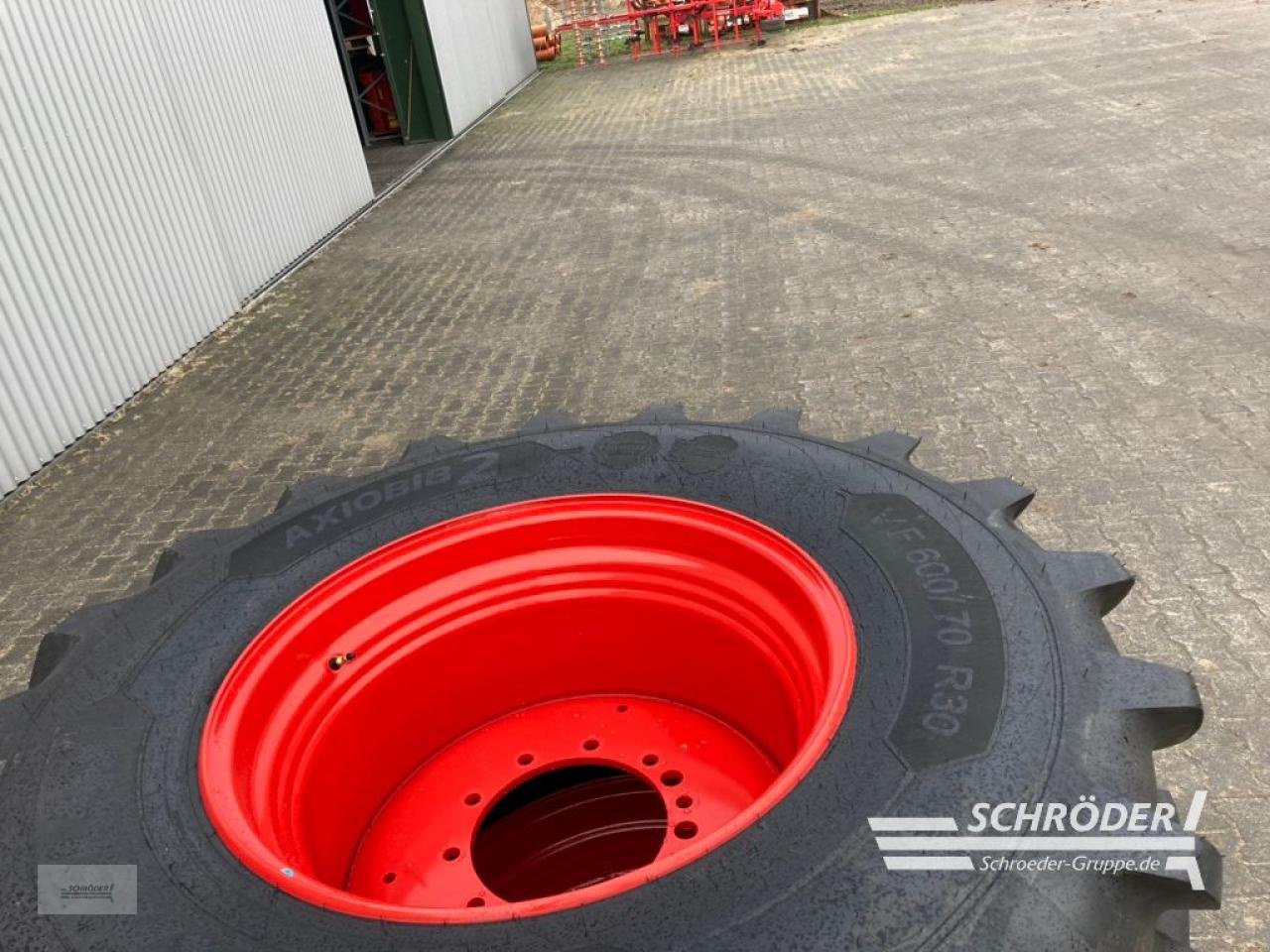 Zwillingsrad des Typs Michelin VF 600/70 R30, Neumaschine in Jerichow - Kleinmangelsdorf (Bild 11)