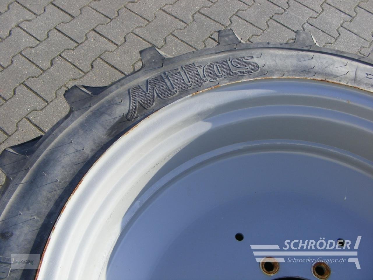 Zwillingsrad типа Mitas 2X 270/80 R32 + 270/85 R42 ALLIANCE, Neumaschine в Schwarmstedt (Фотография 7)